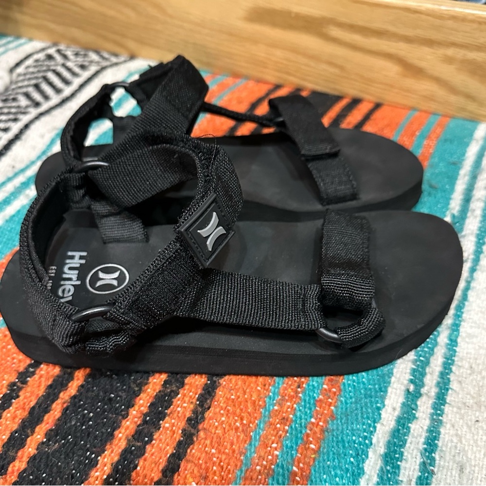 Hurley Black Youth size 6 sports sandals. New